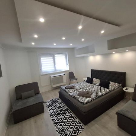 Belvarosi Apartman Self Check-In Вашарошнамень Экстерьер фото